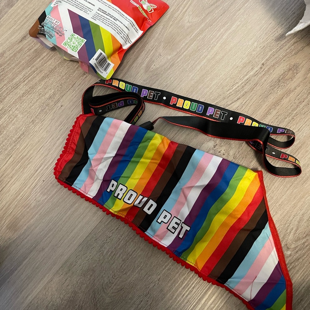 Pride dog leash & handkerchief